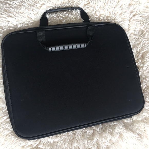 Init gaming hardshell laptop bag - Picture 1 of 3